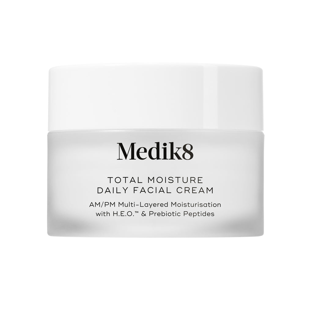 Envase de Total Moisture Daily Facial Cream en fondo blanco