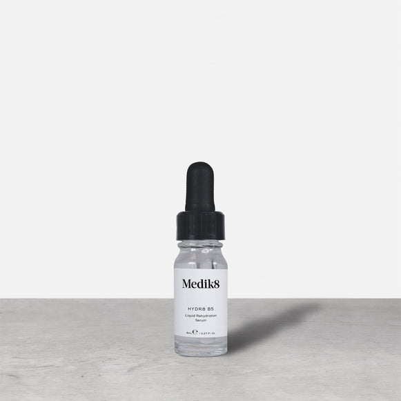 Hydr8 B5™ Suero de ácido hialurónico Travel Size de Medik8 España-hover-57