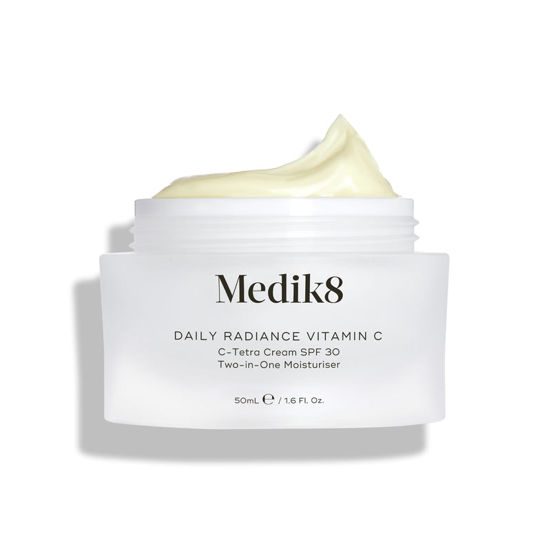 Crema hidratante dos en uno con Vitamina C y SPF30 de Medik8